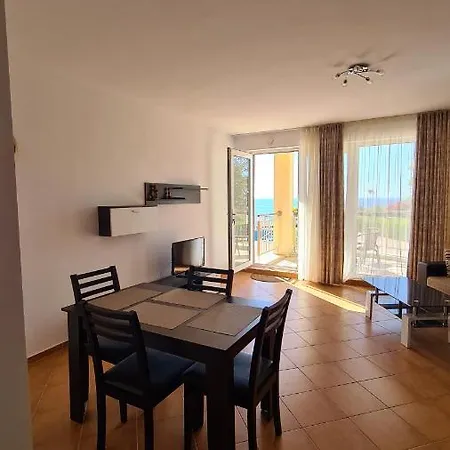 Bellevue Ff Apartman Ravda