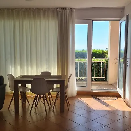 Bellevue Ff Apartman Ravda